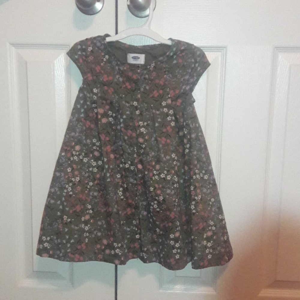 Old Navy big toddler dress. Shoes are not included - Picture 3 of 6